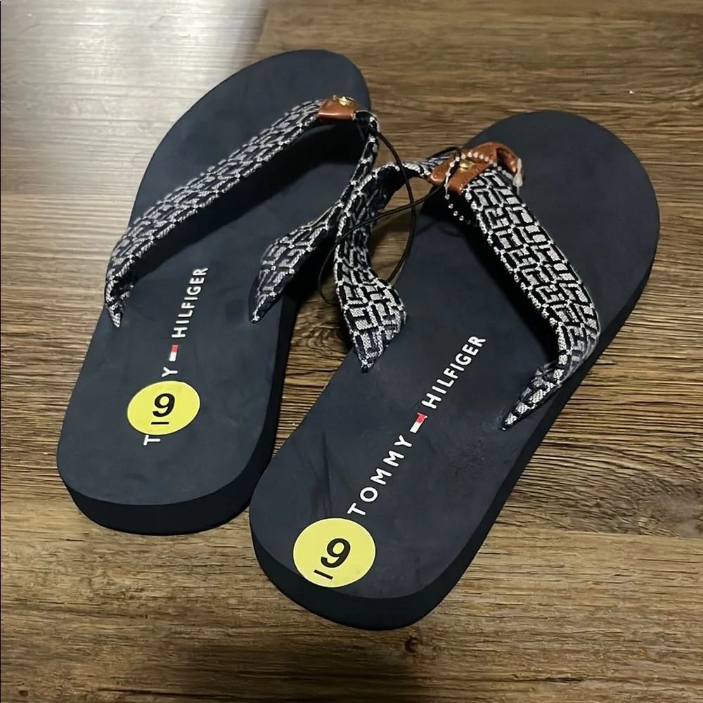 New Tommy Hilfiger Black Flip Flops - Picture 1 of 4